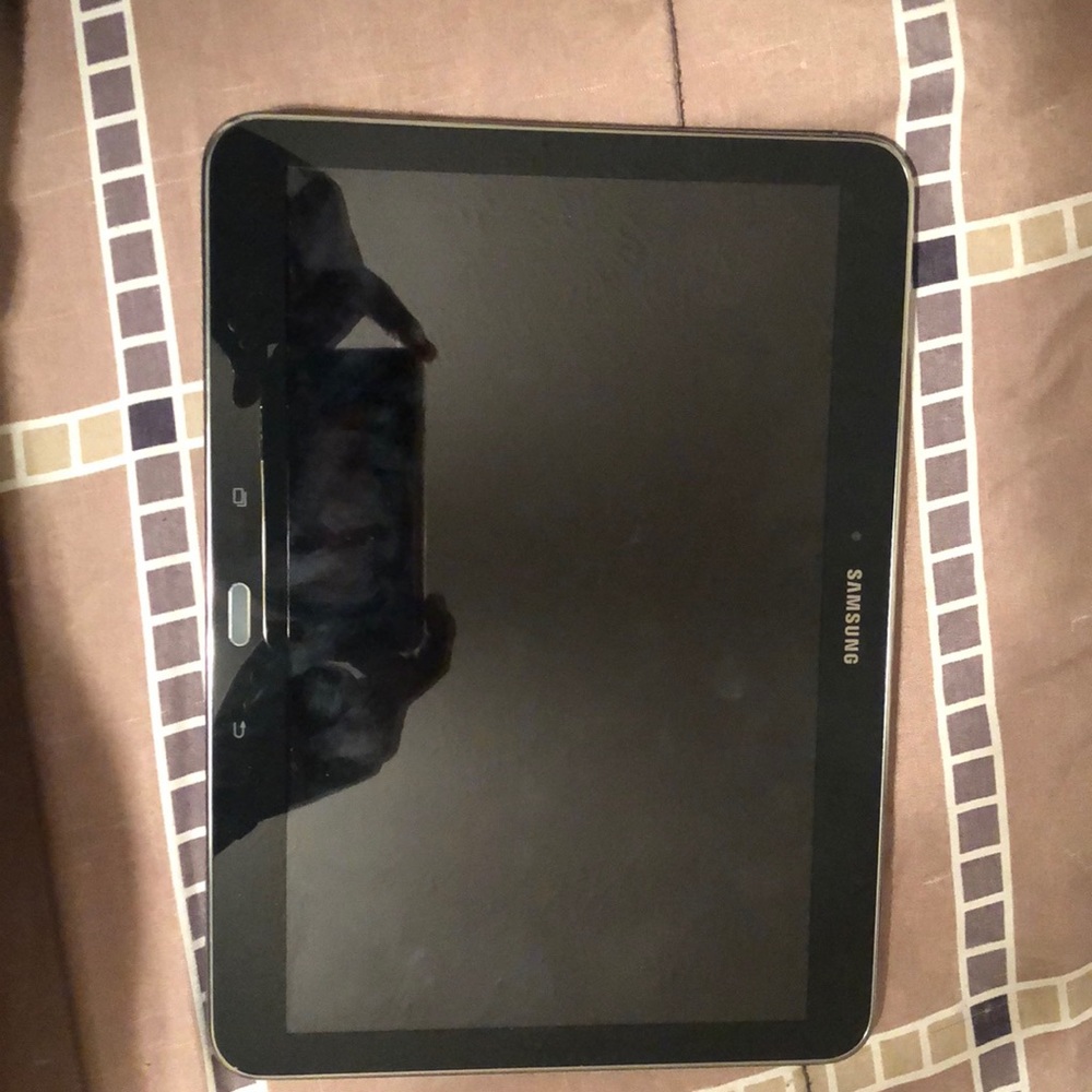 I’m selling a Samsung Galaxy Tab 3 👍